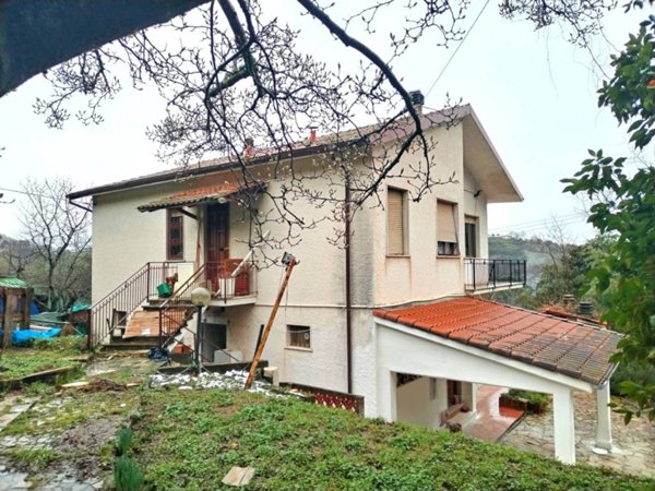 casa indipendente in vendita a Follo in zona Sorbolo