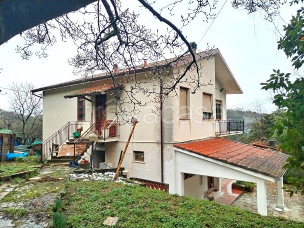 casa indipendente in vendita a Follo in zona Sorbolo