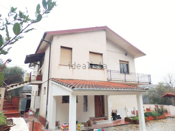 casa indipendente in vendita a Follo in zona Sorbolo