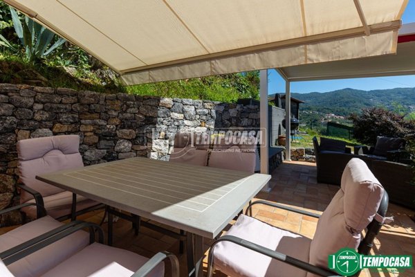 casa indipendente in vendita a Follo