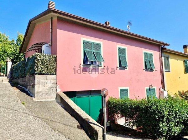 appartamento in vendita a Follo