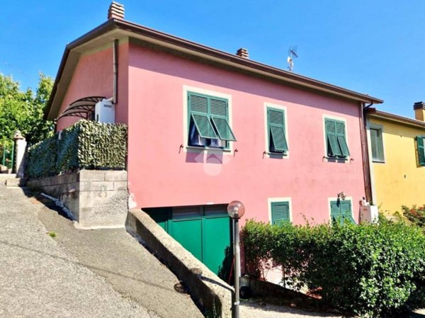 appartamento in vendita a Follo in zona Torenco