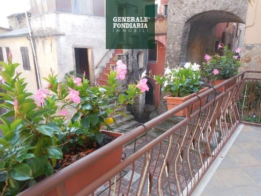 appartamento in vendita a Follo in zona Carnea