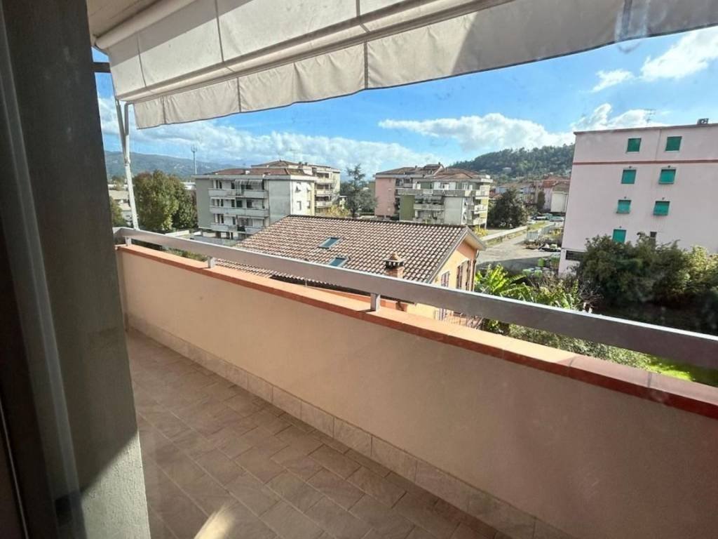 appartamento in vendita a Follo in zona Piano di Follo