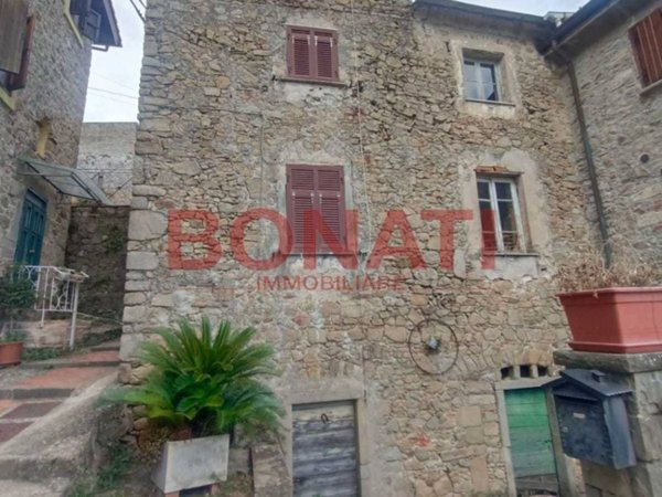 casa indipendente in vendita a Follo in zona Tivegna