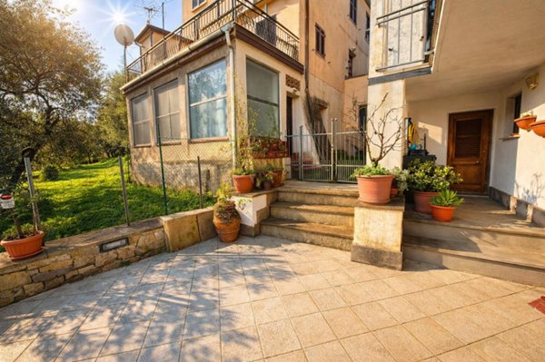 pentavano in vendita a Follo