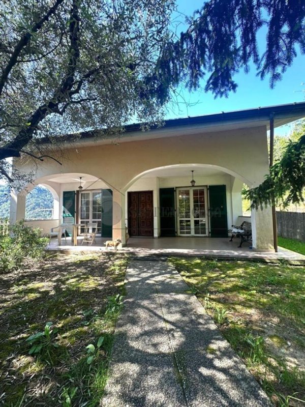 casa indipendente in vendita a Follo in zona Tivegna