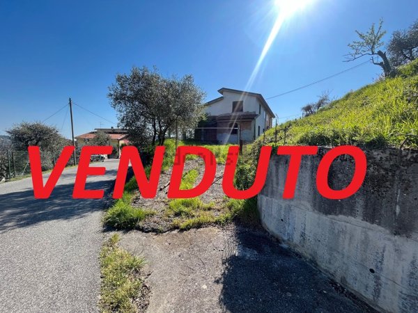 casa indipendente in vendita a Follo in zona Follo Alto