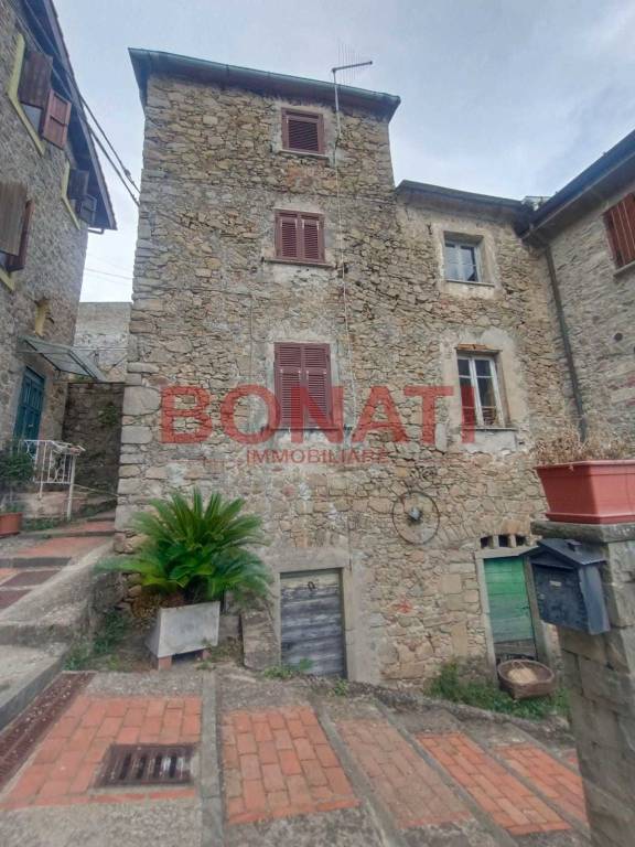 casa indipendente in vendita a Follo in zona Tivegna