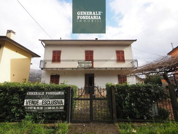 casa indipendente in vendita a Follo in zona Piana Battolla
