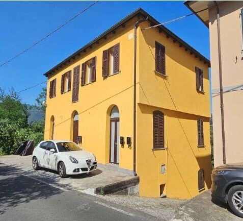 casa indipendente in vendita a Follo in zona Piana Battolla