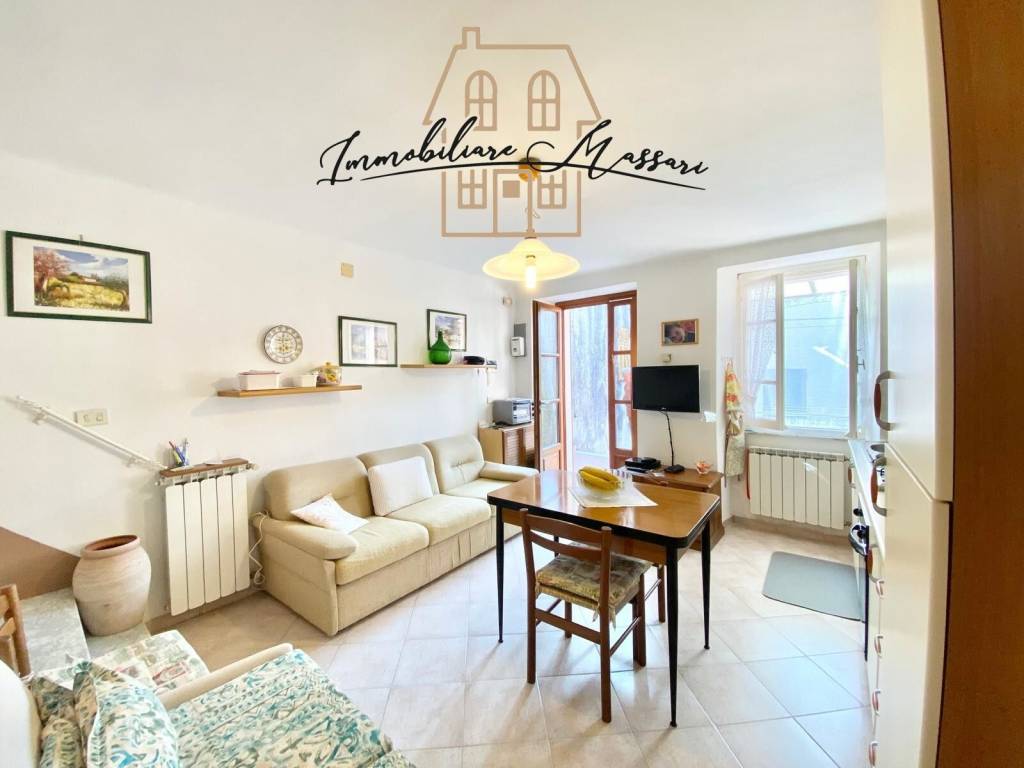 appartamento in vendita a Follo in zona Bastremoli