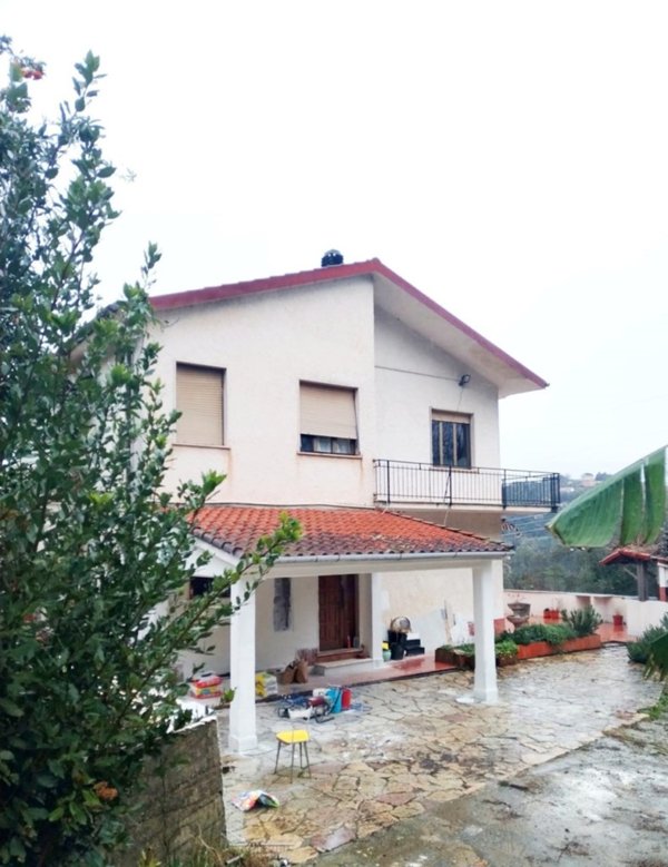 casa indipendente in vendita a Follo in zona Sorbolo