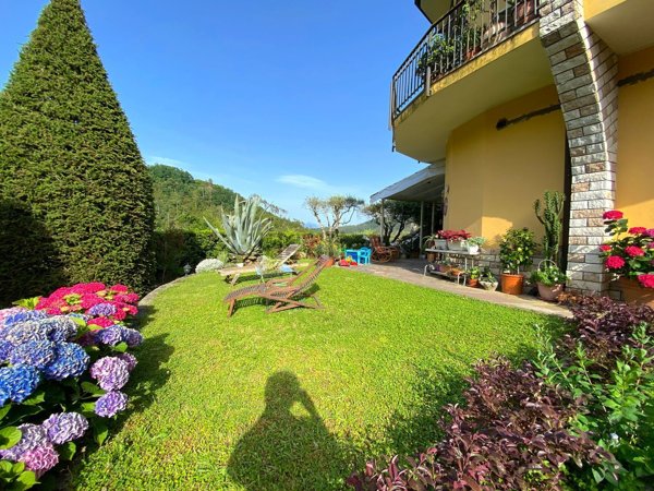 casa indipendente in vendita a Follo in zona Carnea