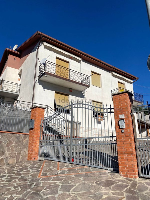 casa indipendente in vendita a Follo