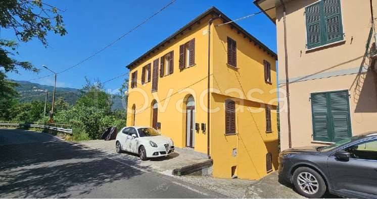 casa indipendente in vendita a Follo in zona Piana Battolla