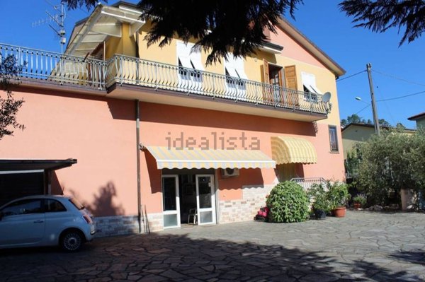 casa indipendente in vendita a Follo