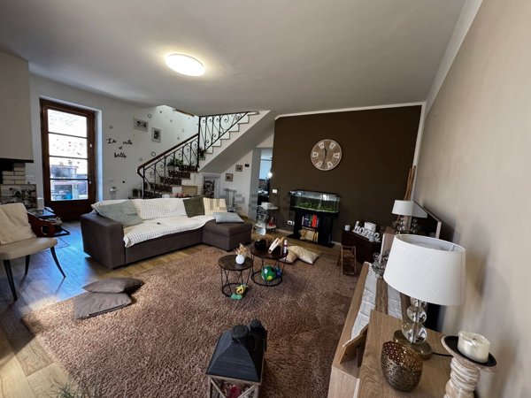 casa indipendente in vendita a Follo