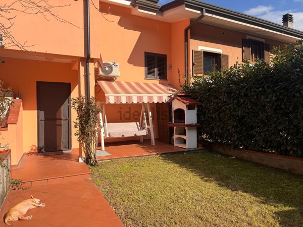 casa indipendente in vendita a Follo