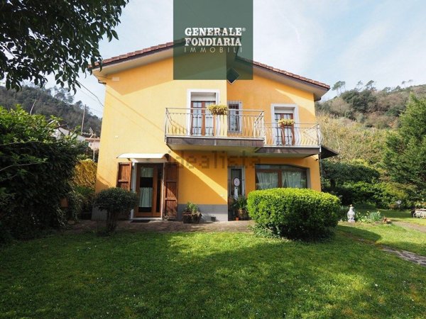 casa indipendente in vendita a Follo