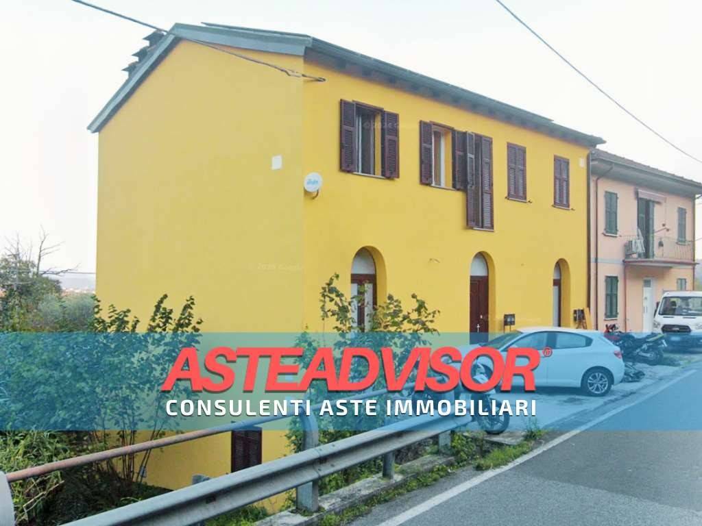 casa indipendente in vendita a Follo in zona Piana Battolla