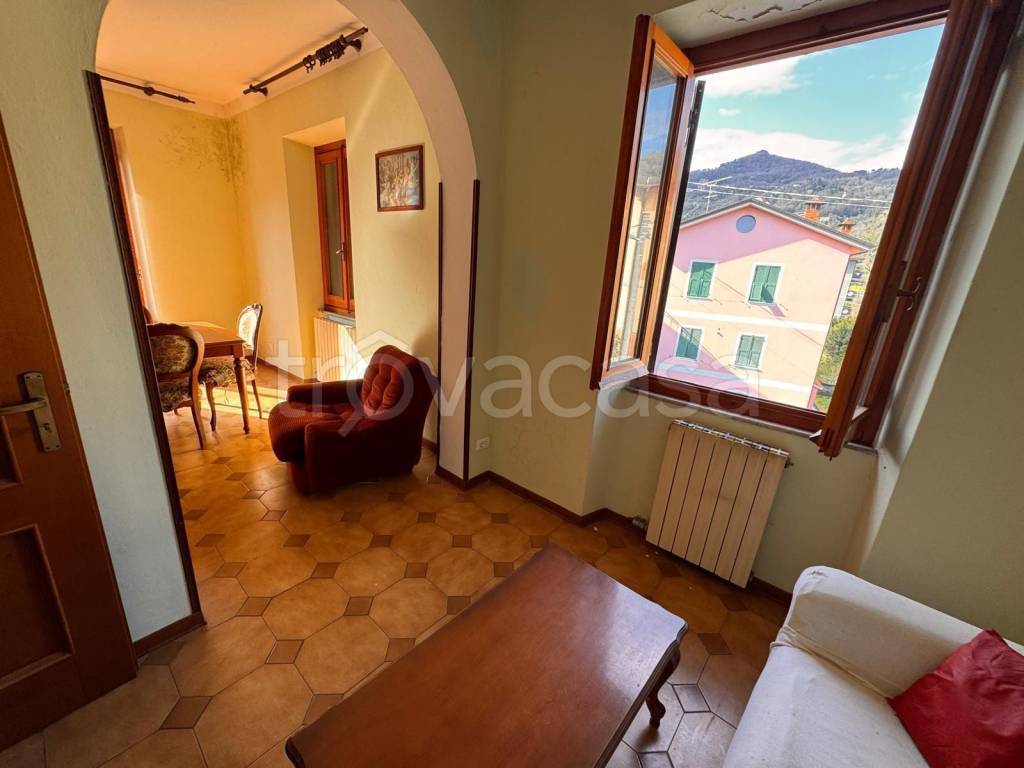 appartamento in vendita a Follo