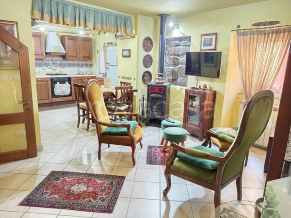 casa indipendente in vendita a Follo in zona Follo Alto