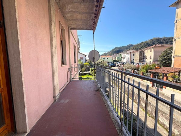 appartamento in vendita a Follo in zona Piana Battolla