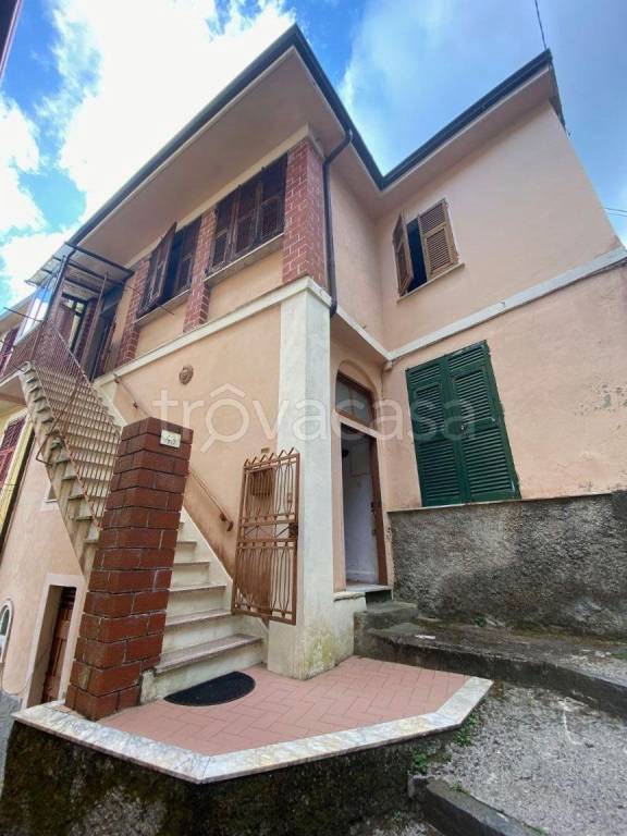 casa indipendente in vendita a Follo in zona Carnea