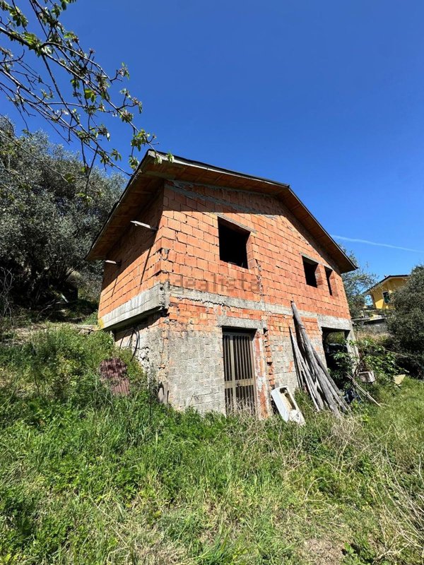 casa indipendente in vendita a Follo in zona Tivegna