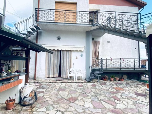 casa indipendente in vendita a Follo in zona Piano di Follo