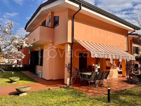 casa indipendente in vendita a Follo