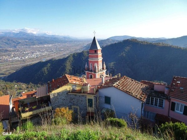 casa indipendente in vendita a Follo in zona Tivegna