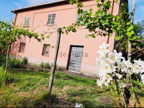casa indipendente in vendita a Follo