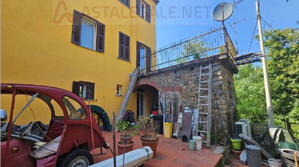 casa indipendente in vendita a Follo in zona Piana Battolla