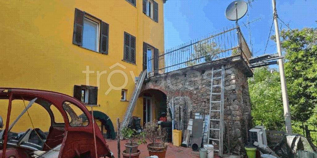 casa indipendente in vendita a Follo