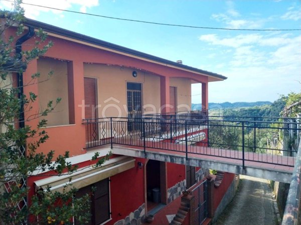 appartamento in vendita a Follo in zona Tivegna