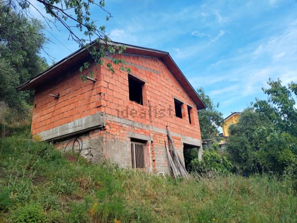 casa indipendente in vendita a Follo in zona Tivegna