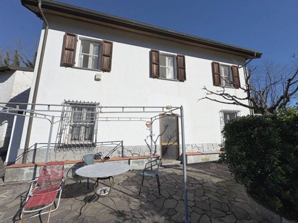 casa indipendente in vendita a Follo