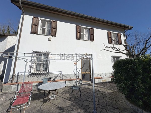 casa indipendente in vendita a Follo in zona Valdurasca