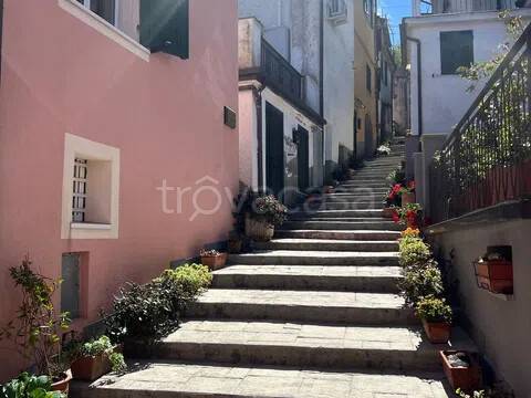 appartamento in vendita a Follo in zona Bastremoli