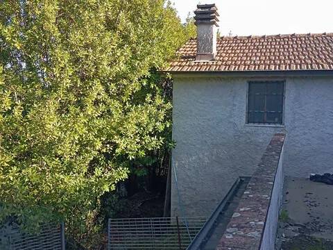 casa indipendente in vendita a Follo