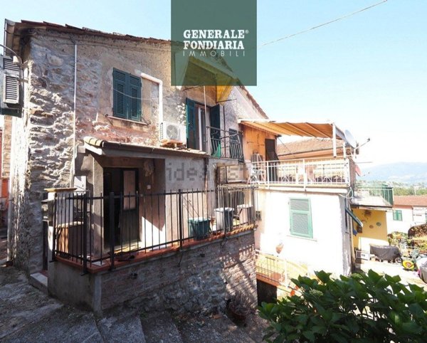 appartamento in vendita a Follo in zona Bastremoli
