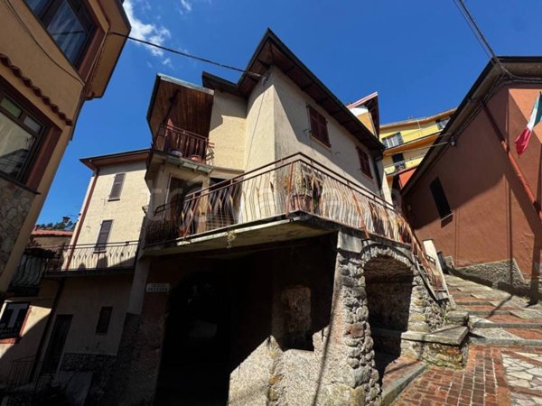casa indipendente in vendita a Follo in zona Carnea
