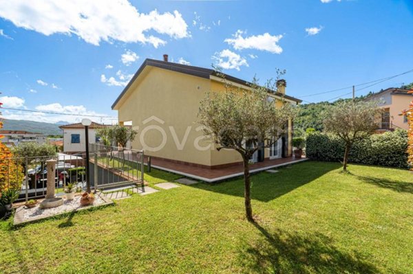 casa indipendente in vendita a Follo