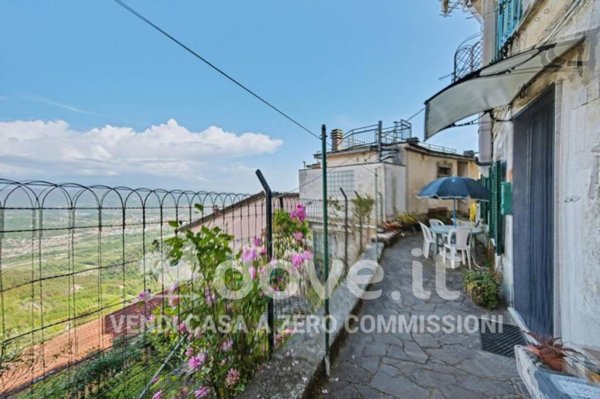 appartamento in vendita a Follo in zona Tivegna