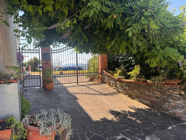 casa indipendente in vendita a Follo in zona Follo Alto