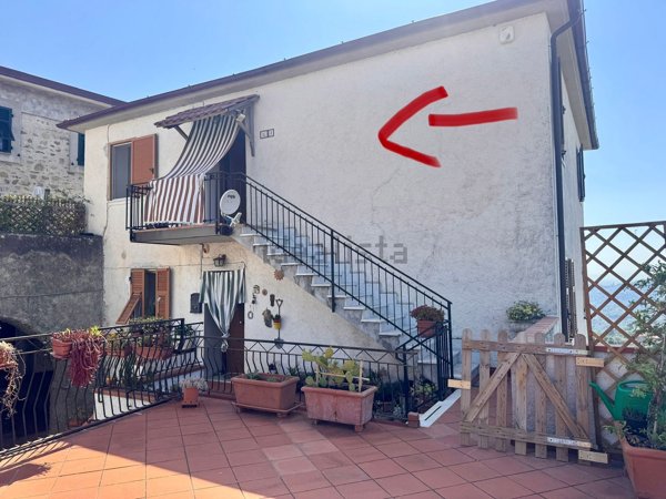 casa indipendente in vendita a Follo in zona Follo Alto