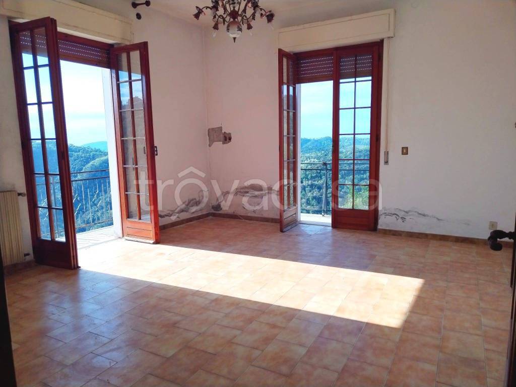 appartamento in vendita a Follo in zona Tivegna