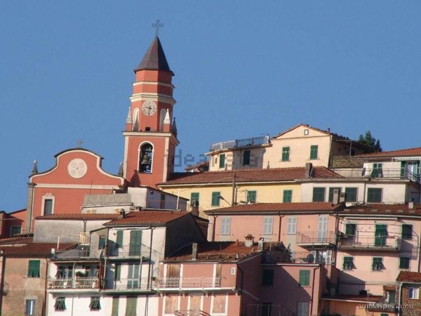 appartamento in vendita a Follo in zona Tivegna